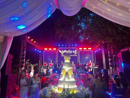 Nâng tầm sự kiện của bạn với loa line array kép 10 inch ZSOUND LA210—lý tưởng cho đám cưới, nhà hát và nhà thờ.