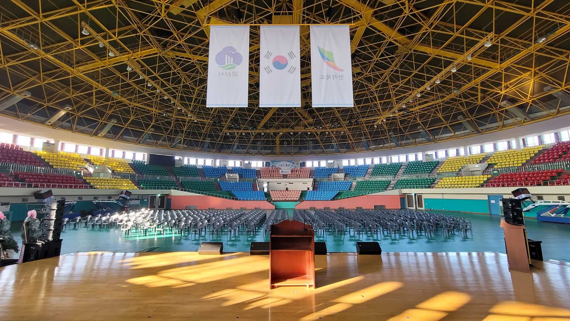 Loa Line Array Cung cấp Âm thanh cho Sân vận động Lớn với ZSOUND 